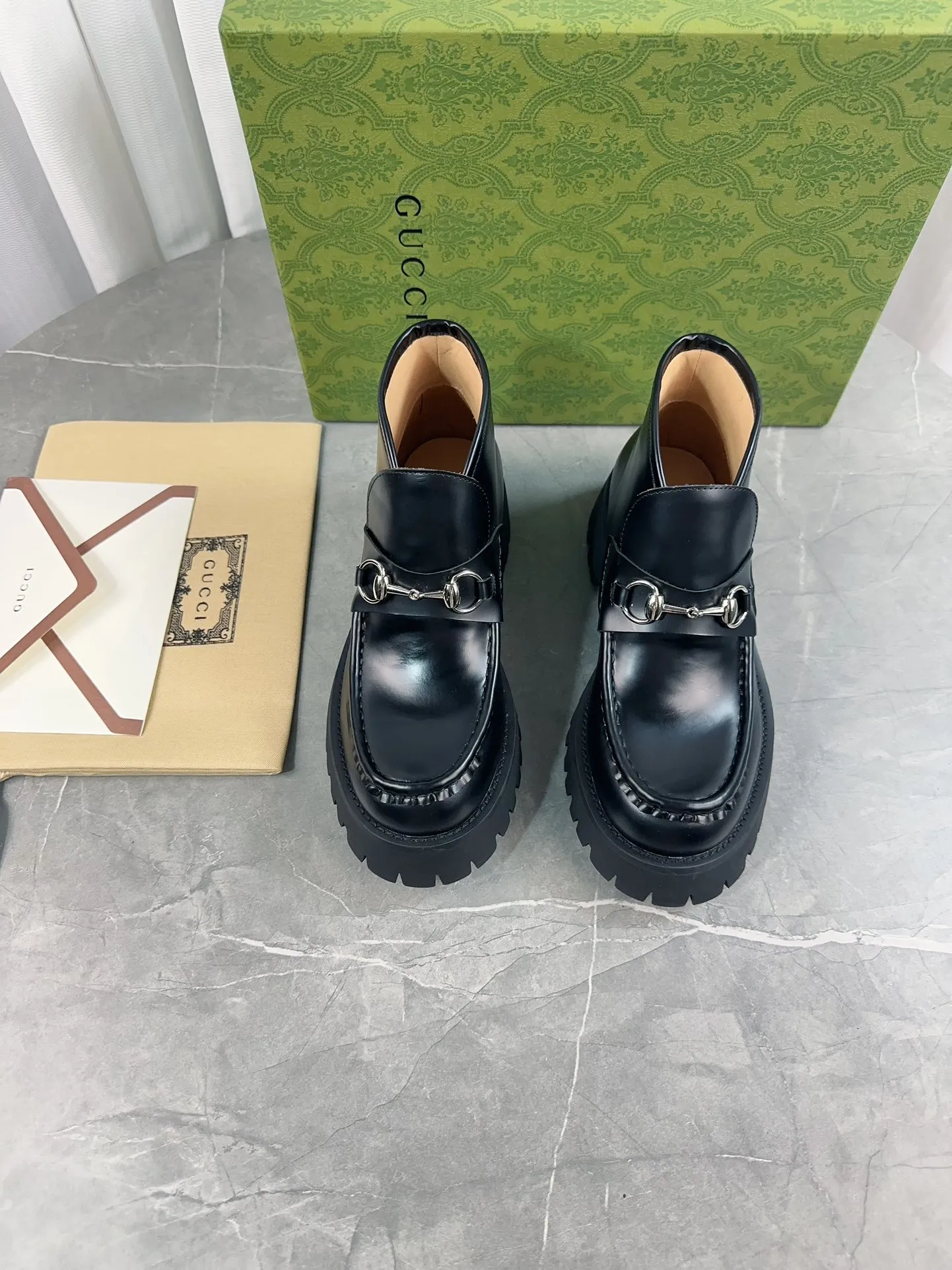 Men's shoes 💰620💰 New model from Gucci, double GG groove thick-soled loafers. The original version is made 1:1. Super beautiful quality, classic model at the counter. ❶Upper: original open-edge beaded cowhide ❷Inner lining: water-dyed cowhide ❸Feet: water-dyed cowhide ❹Outsole: ultra-light original sole ❺thick sole heightening: 3.5cn ❻Packing: original packaging ❼Number: 35-42 (41 41 customized, non-refundable) Men's model: 38-46 (45, 46 customized, non-refundable)